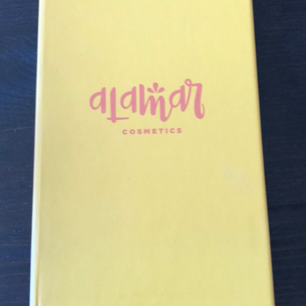 Alamar cosmetics palette